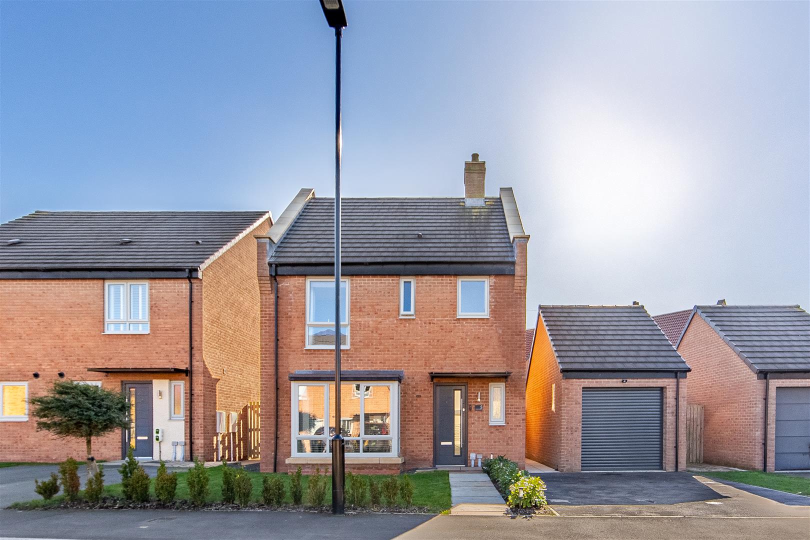 3 bedroom Detached house Under Offer