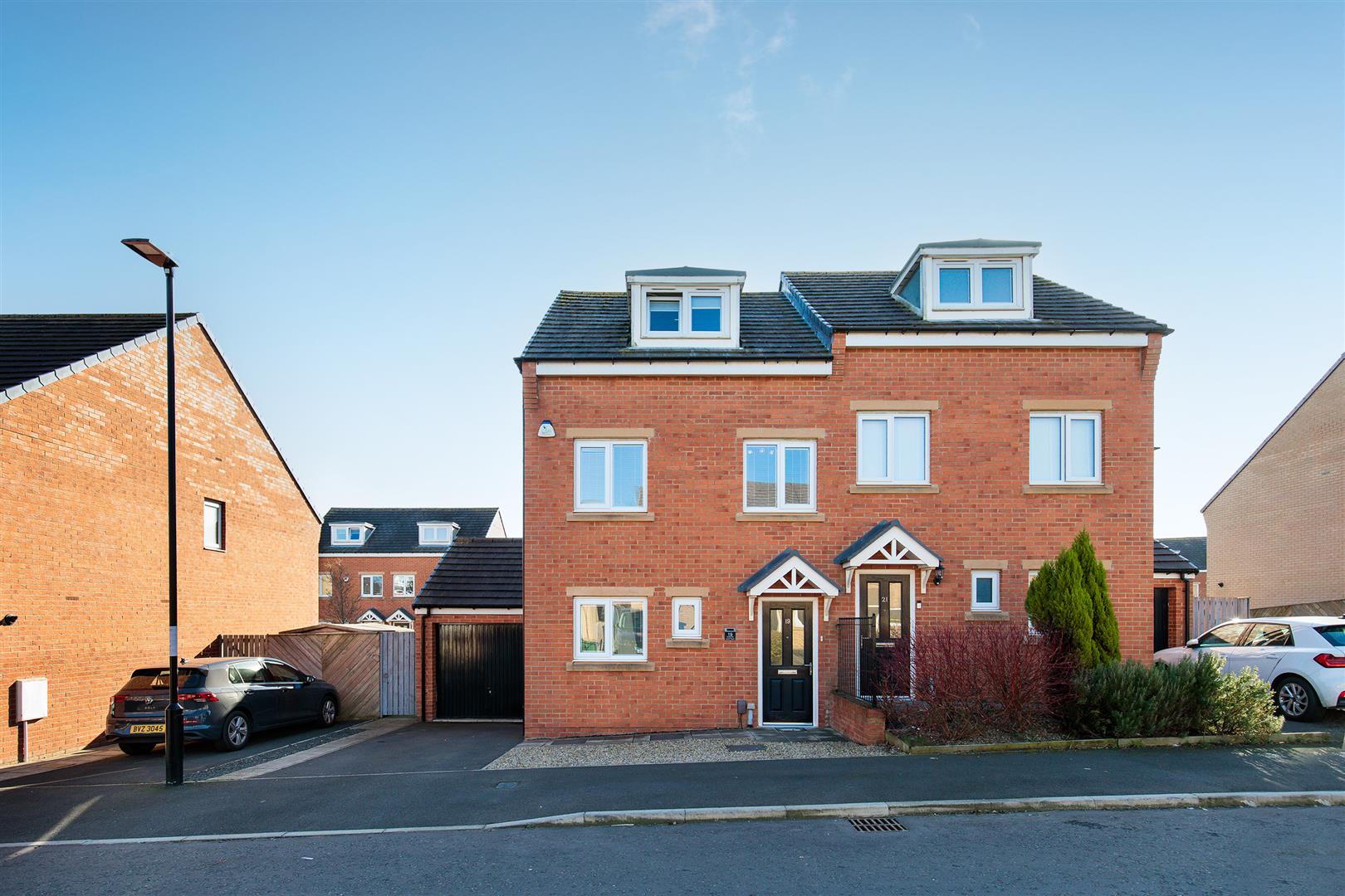 3 bedroom Town house Under Offer