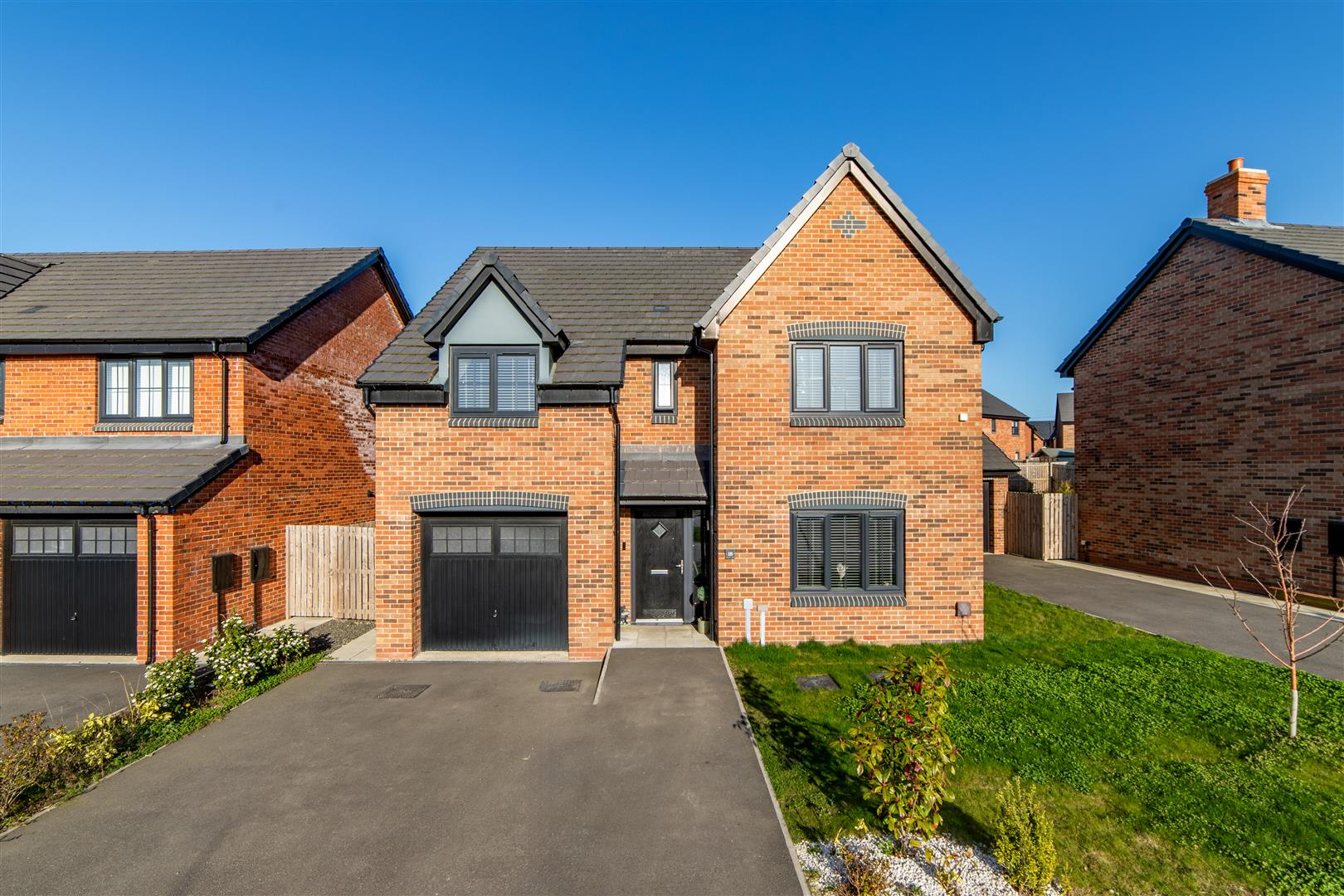 4 bedroom Detached house Under Offer