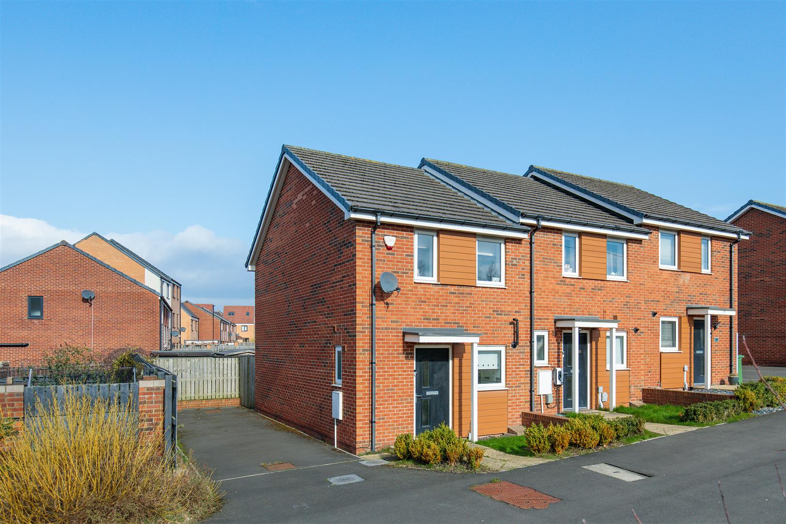 2 bedroom End of terrace house Under Offer