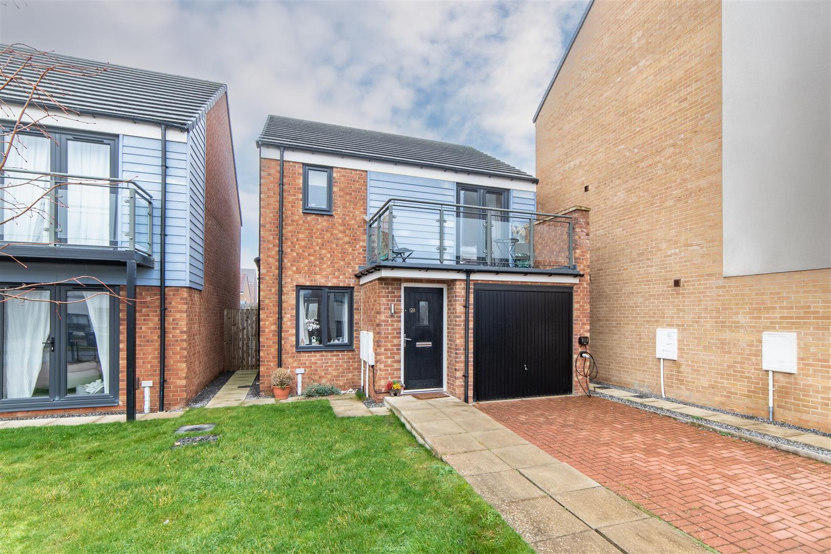 3 bedroom Detached house For Sale