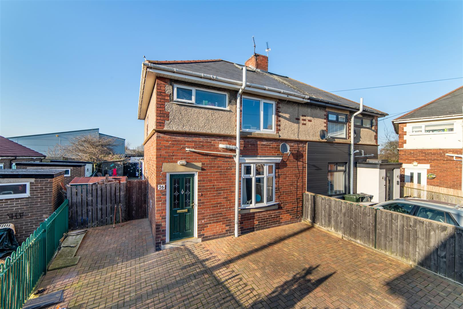3 bedroom Semi-detached house Under Offer
