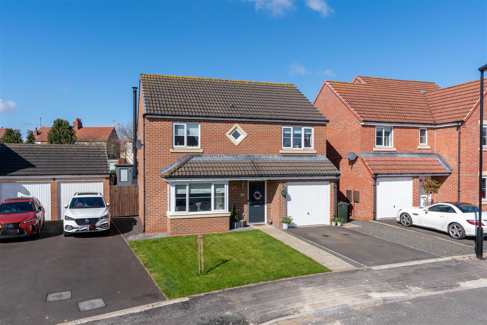 4 bedroom Detached house Under Offer