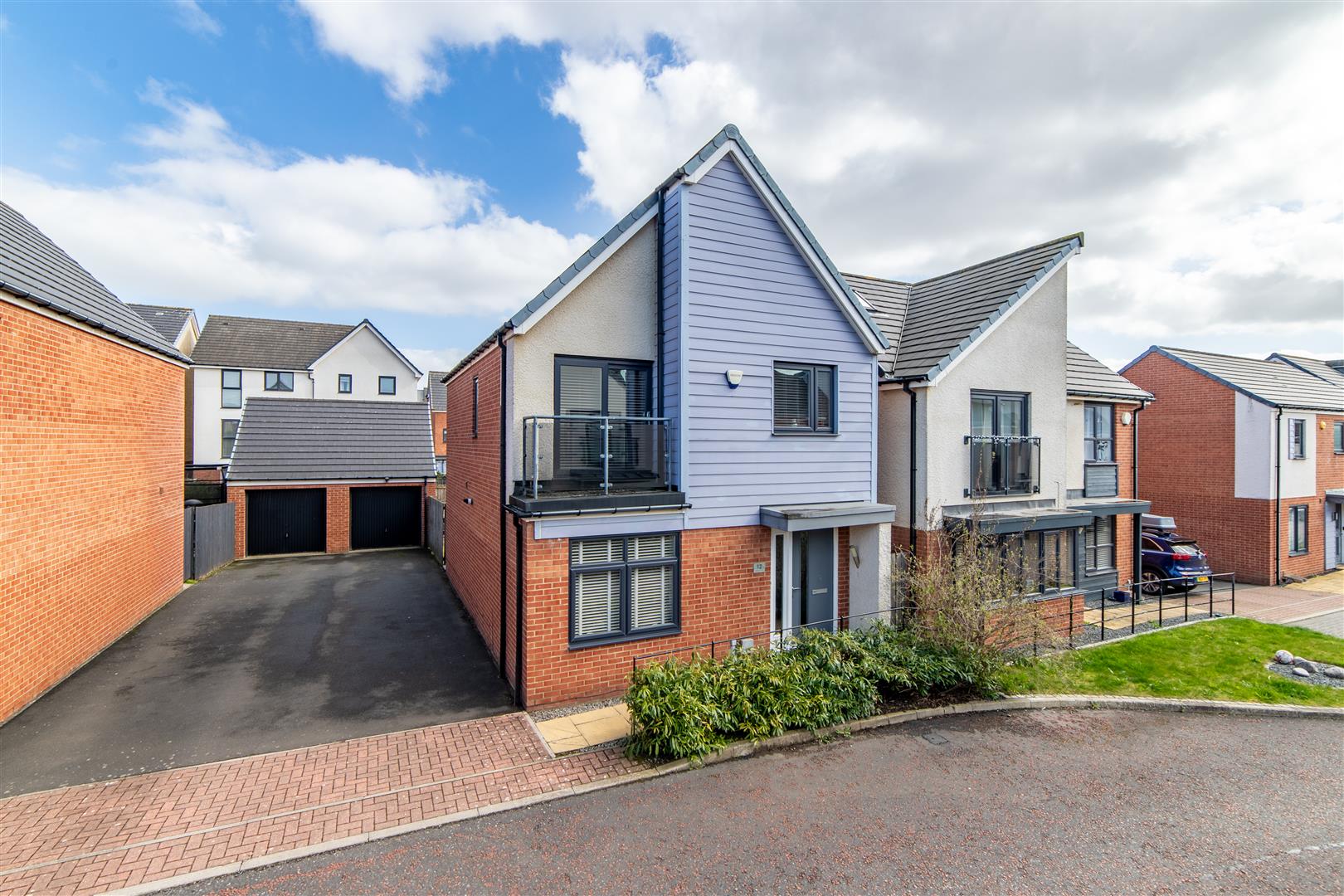 3 bedroom Detached house Under Offer