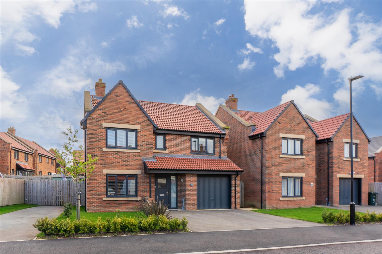 4 bedroom Detached house Under Offer