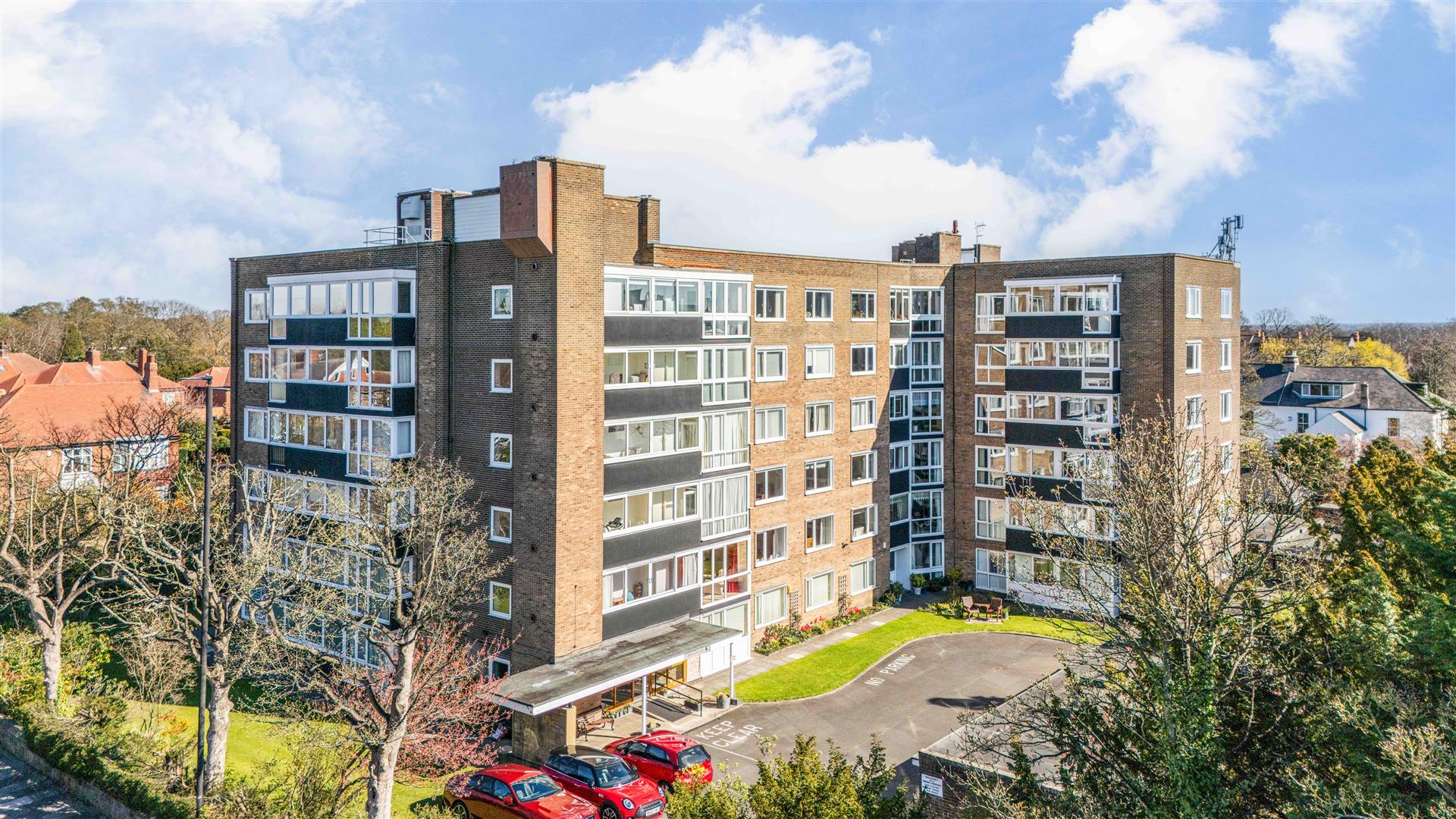 2 bedroom Flat For Sale