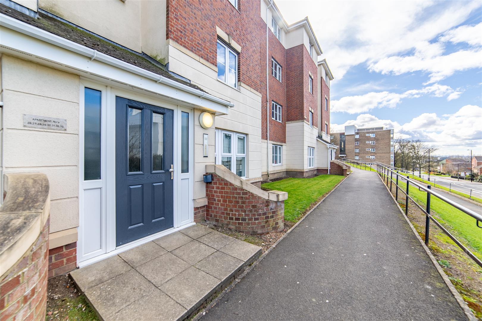 2 bedroom Flat For Sale