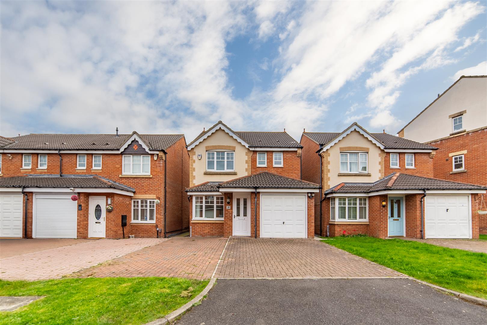 3 bedroom Detached house Under Offer