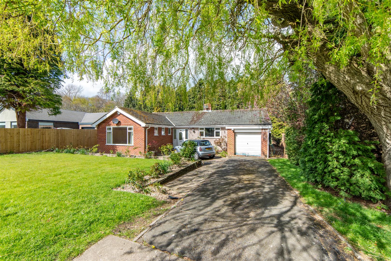 3 bedroom Detached bungalow Under Offer