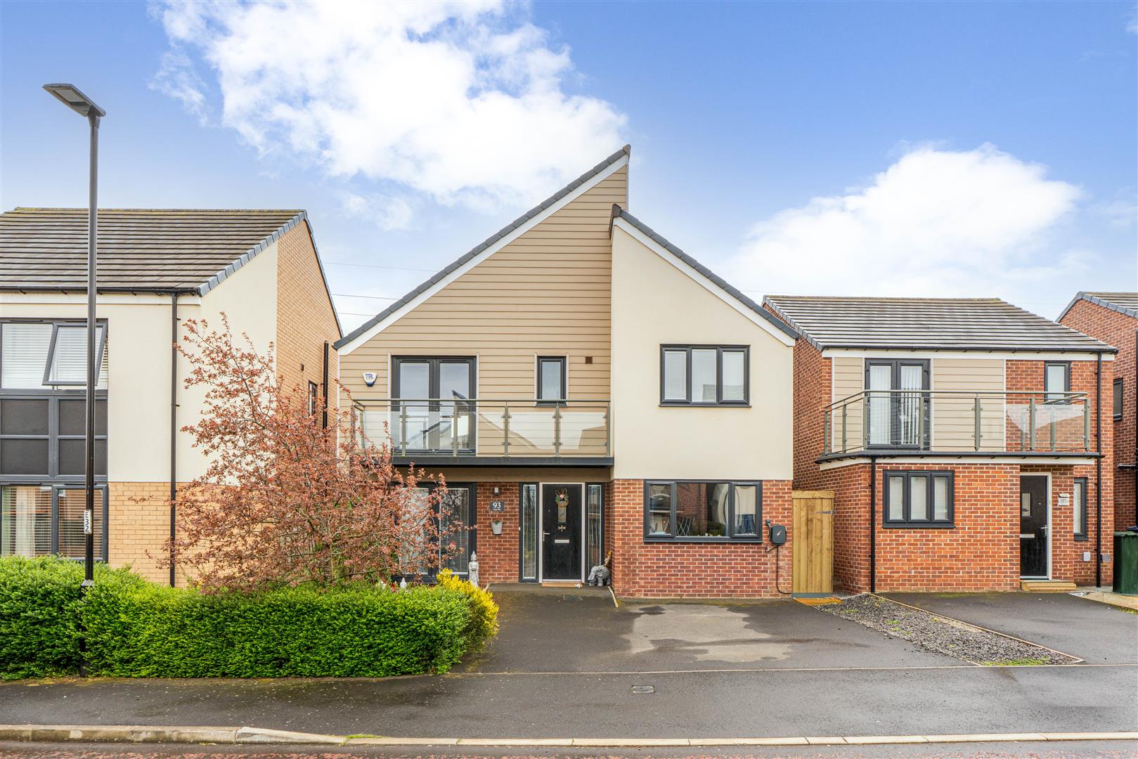 4 bedroom Detached house Under Offer