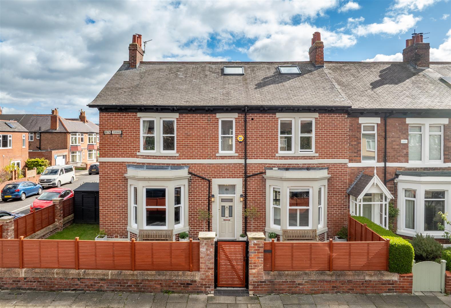 5 bedroom End of terrace house Under Offer
