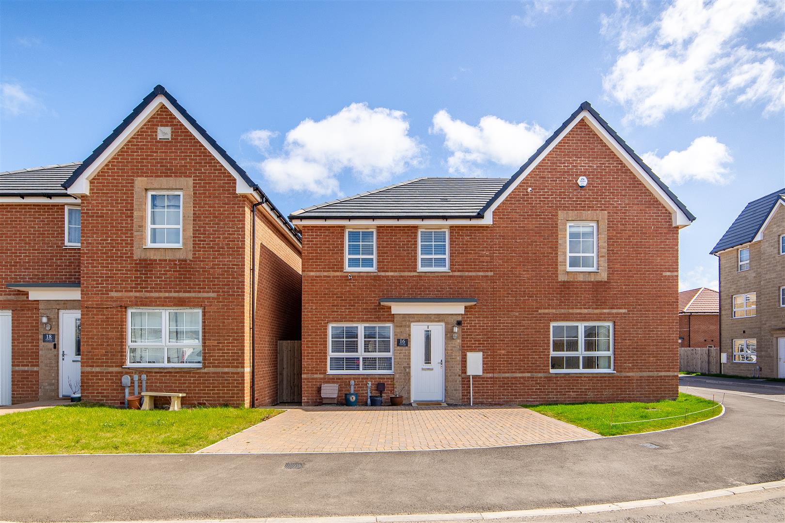 3 bedroom Semi-detached house Let
