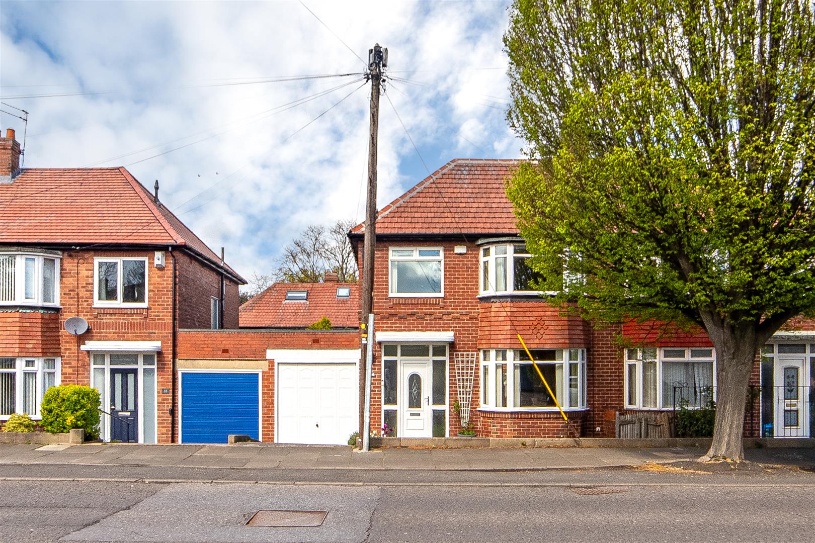 3 bedroom Semi-detached house Under Offer