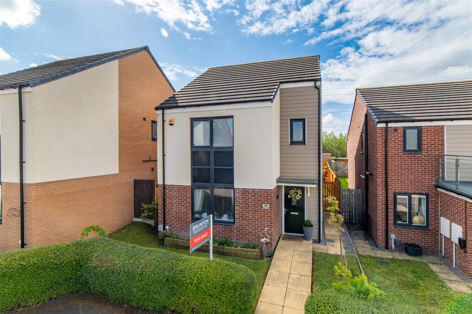 3 bedroom Detached house Under Offer