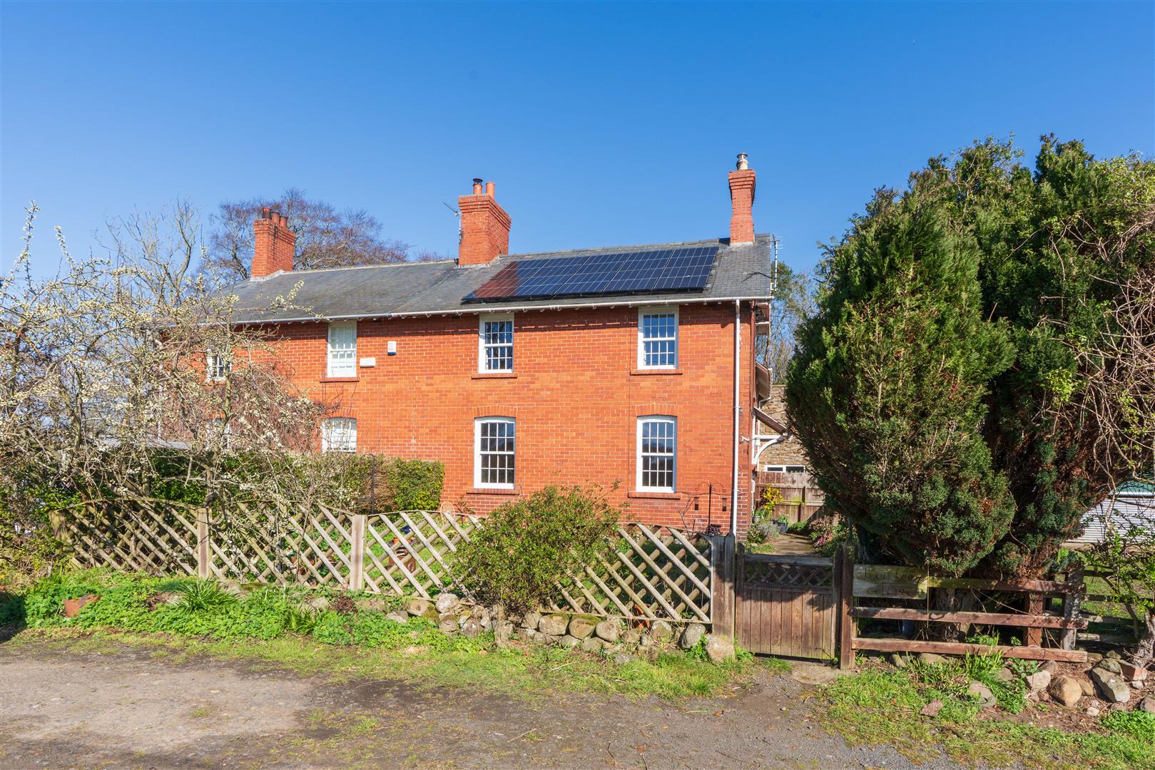 3 bedroom House (unspecified) Under Offer