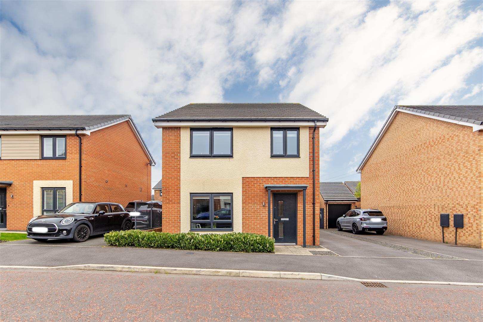 4 bedroom Detached house Under Offer