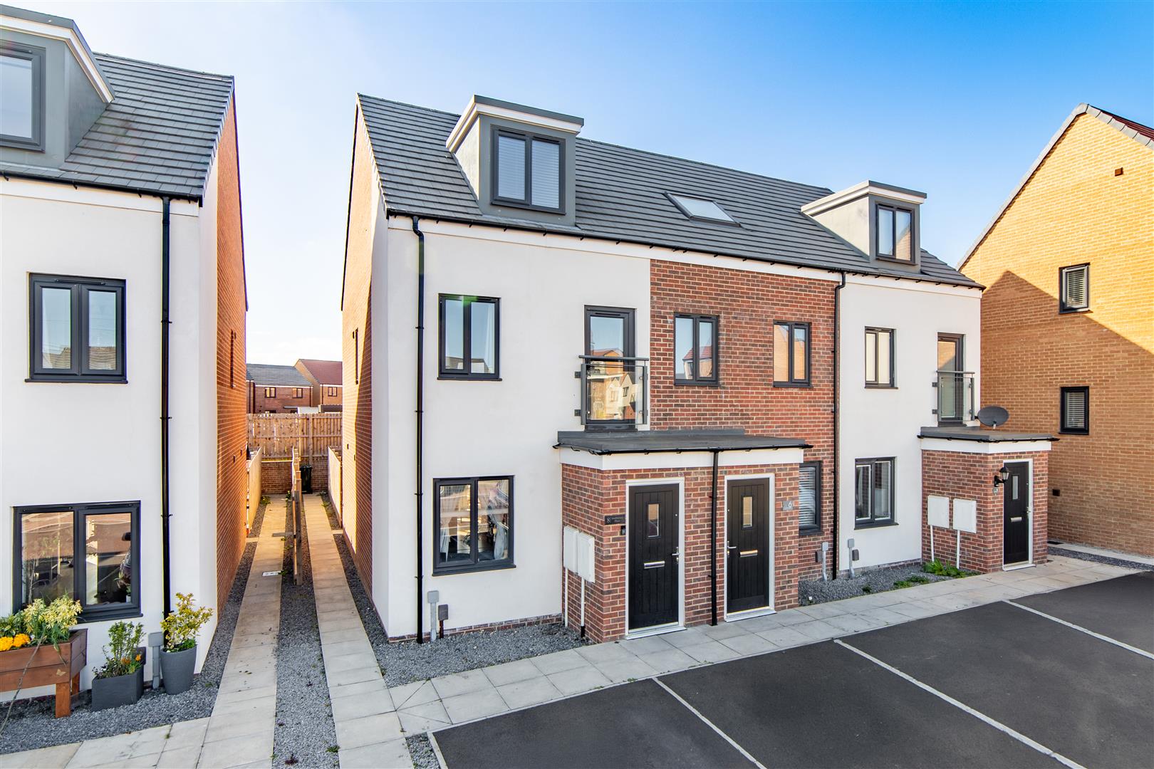 3 bedroom Town house Under Offer