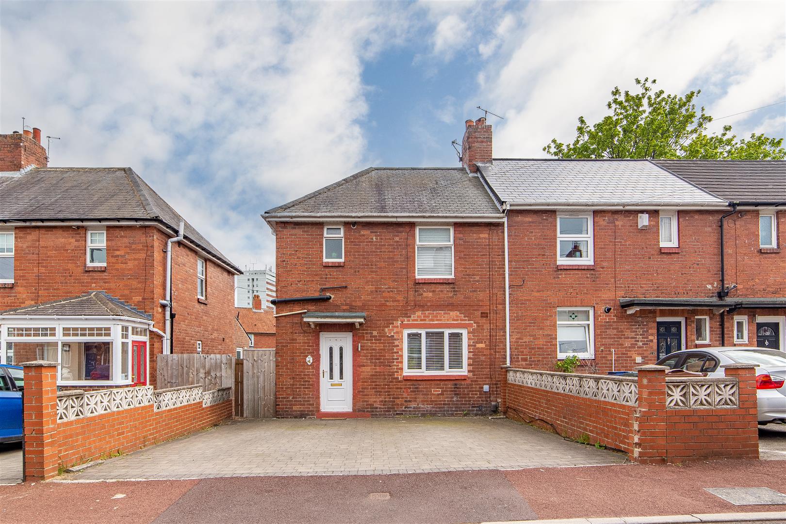 3 bedroom End of terrace house Under Offer