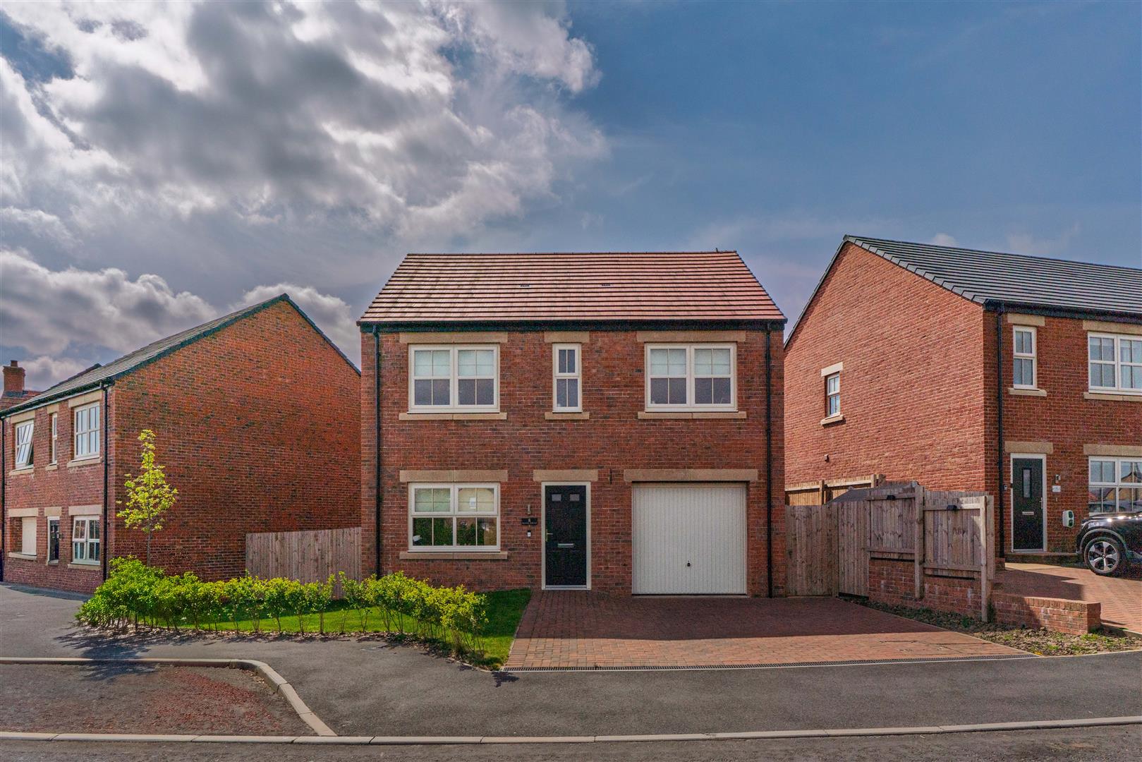 4 bedroom Detached house Under Offer