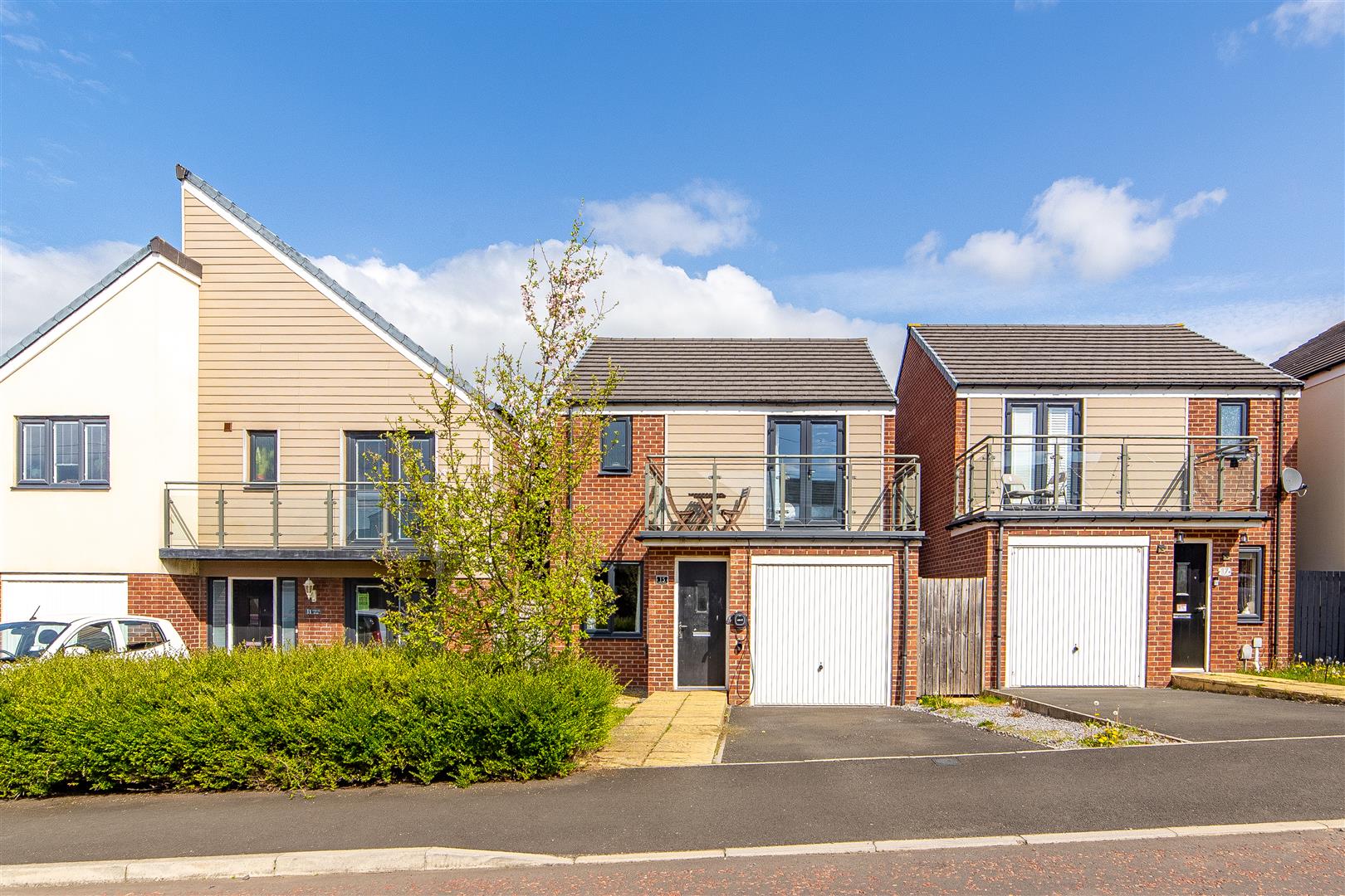 3 bedroom Detached house Under Offer