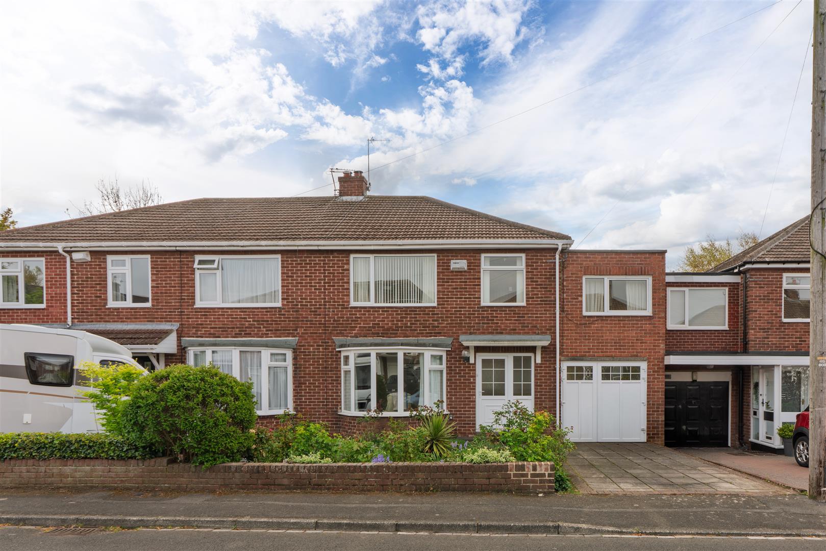 4 bedroom Semi-detached house Under Offer