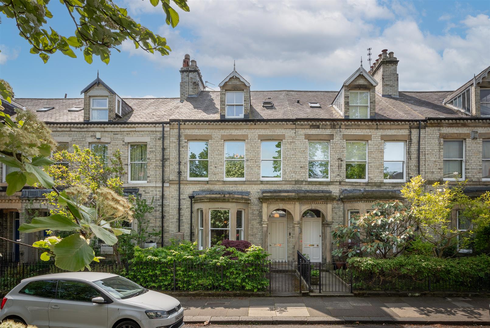 5 bedroom Terraced House Under Offer