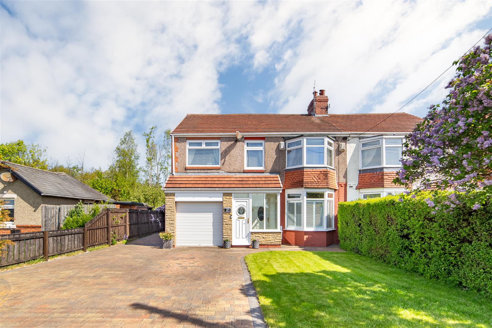 4 bedroom Semi-detached house Under Offer