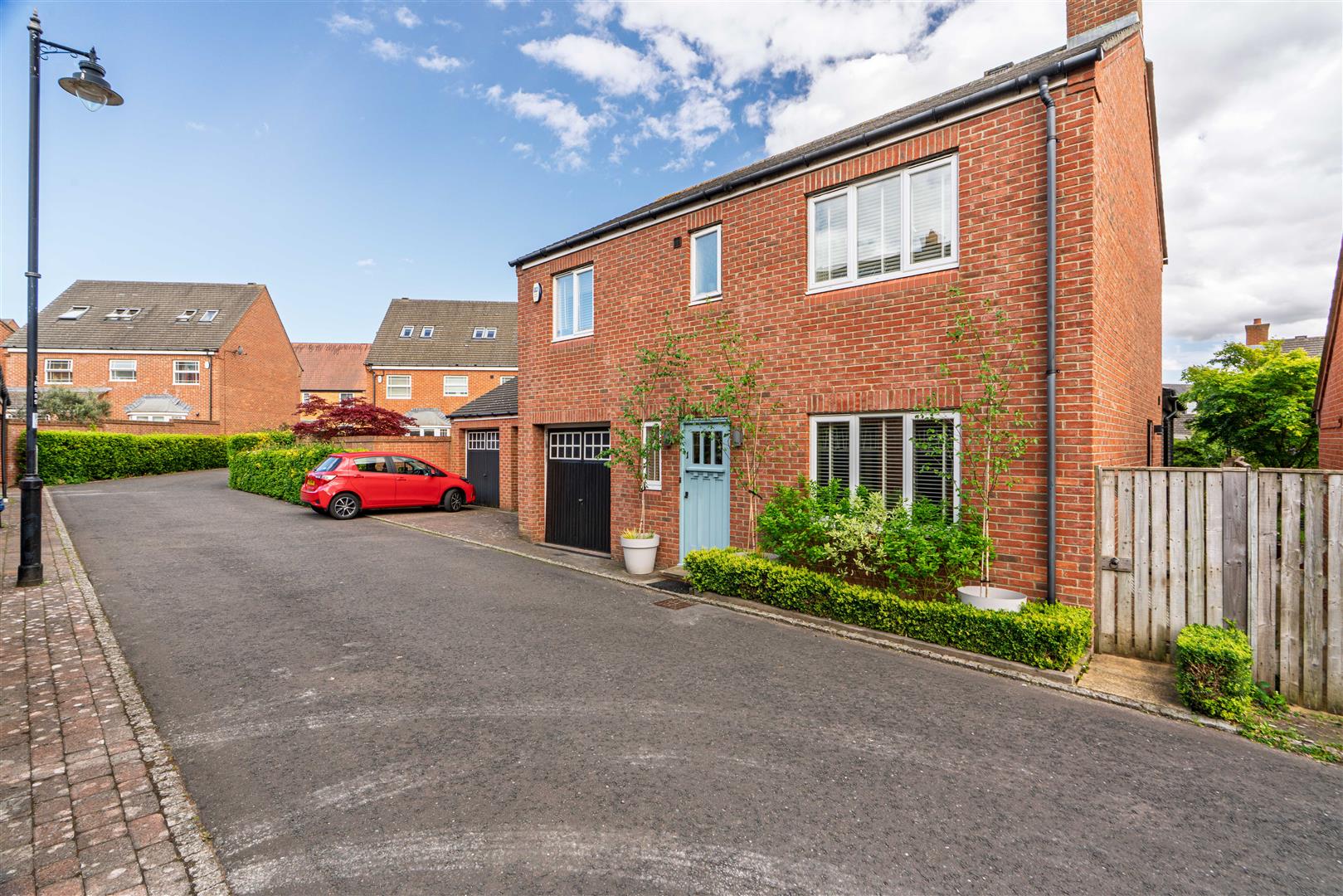 4 bedroom Detached house Under Offer