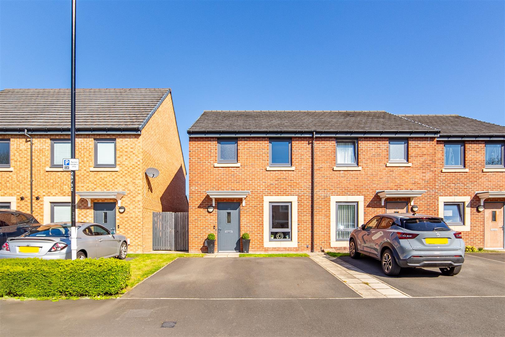 3 bedroom End of terrace house Under Offer