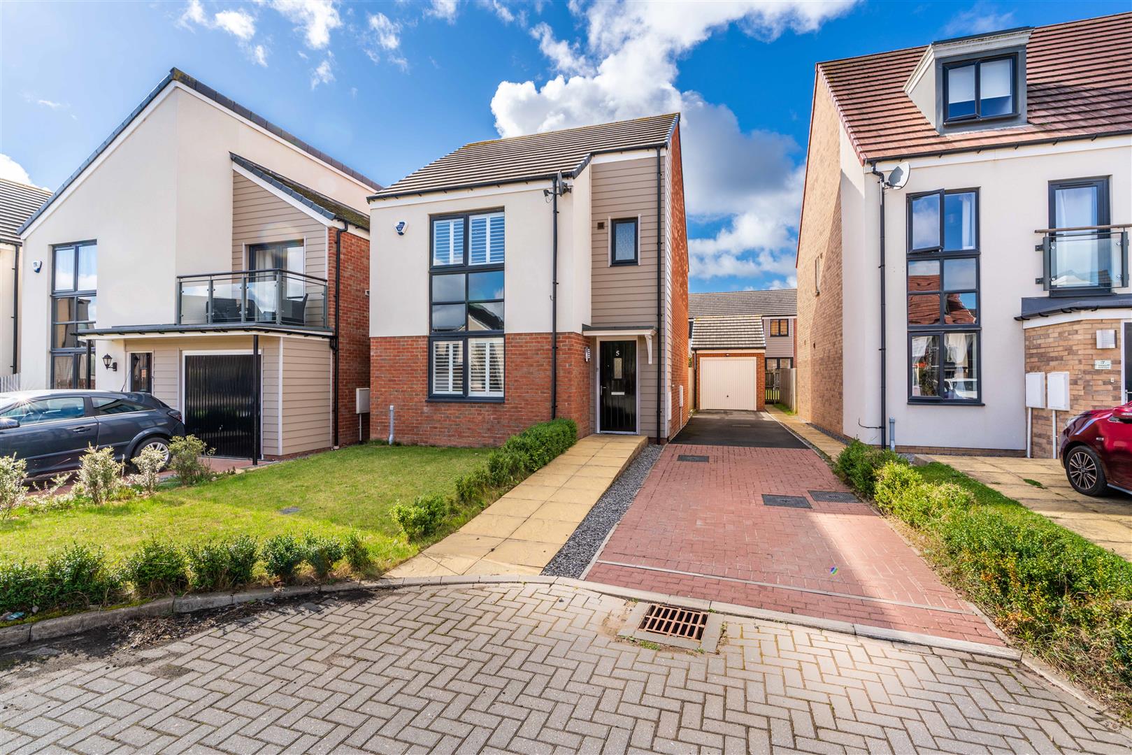 3 bedroom Detached house For Sale