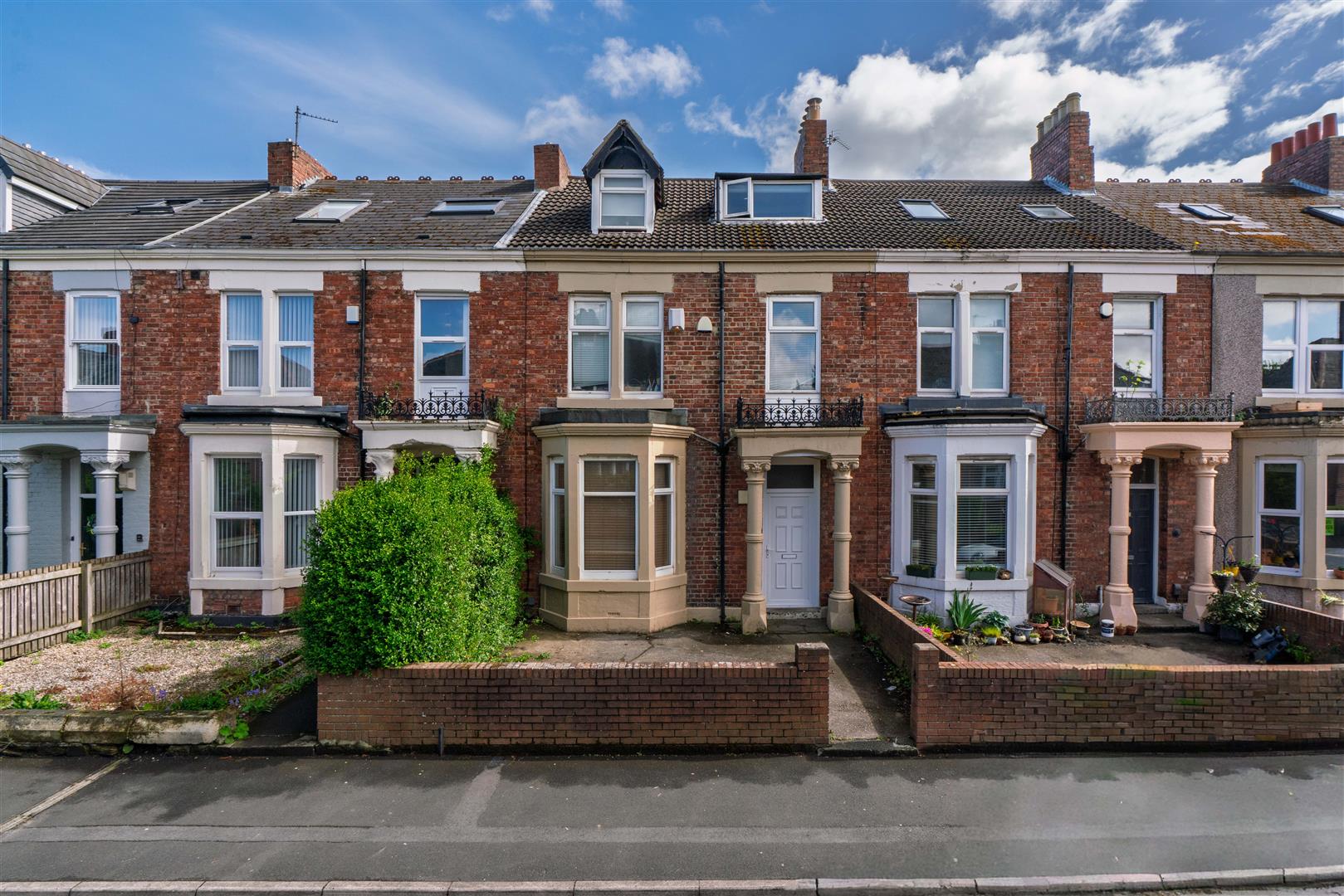 5 bedroom Terraced House Under Offer