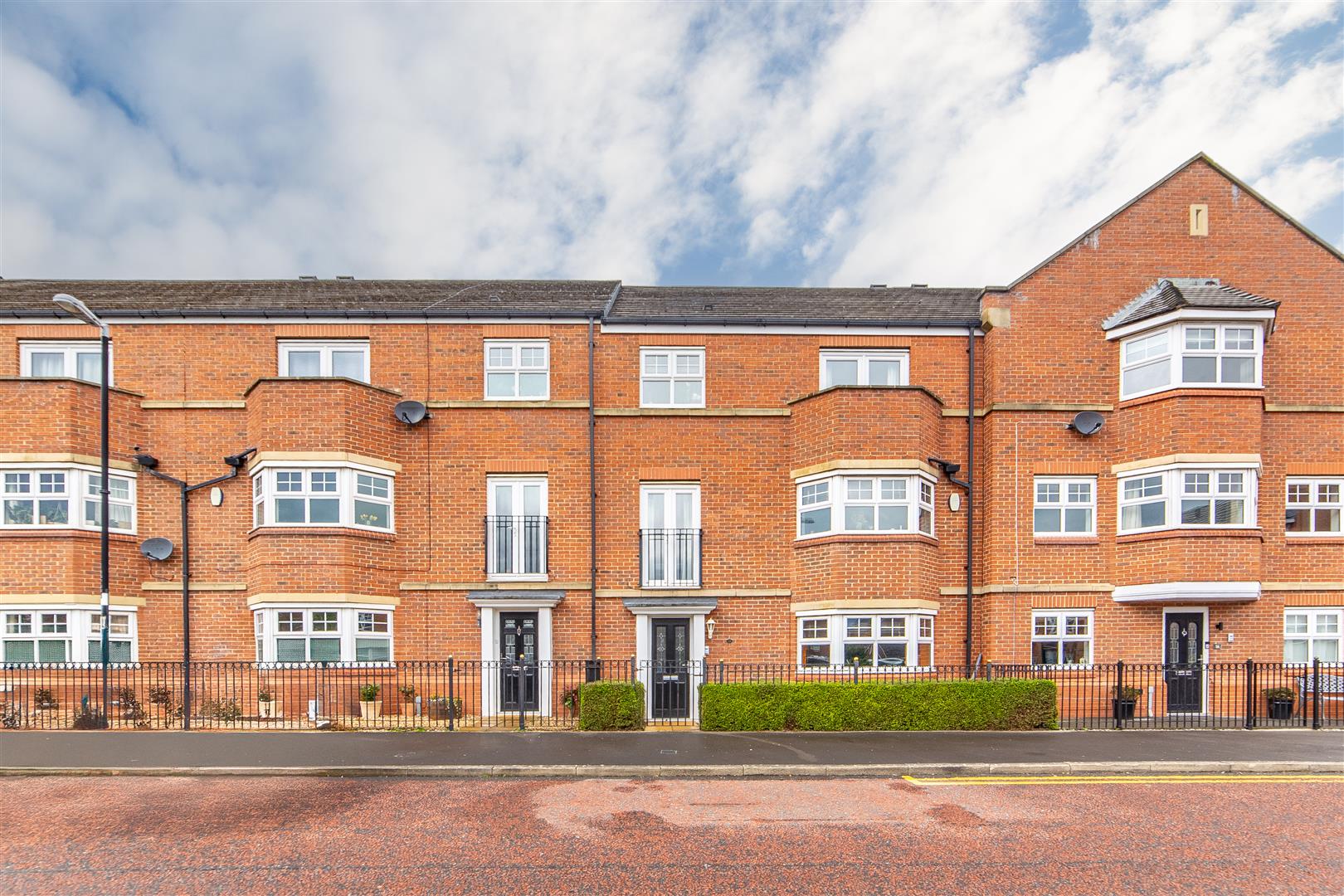 5 bedroom Town house For Sale