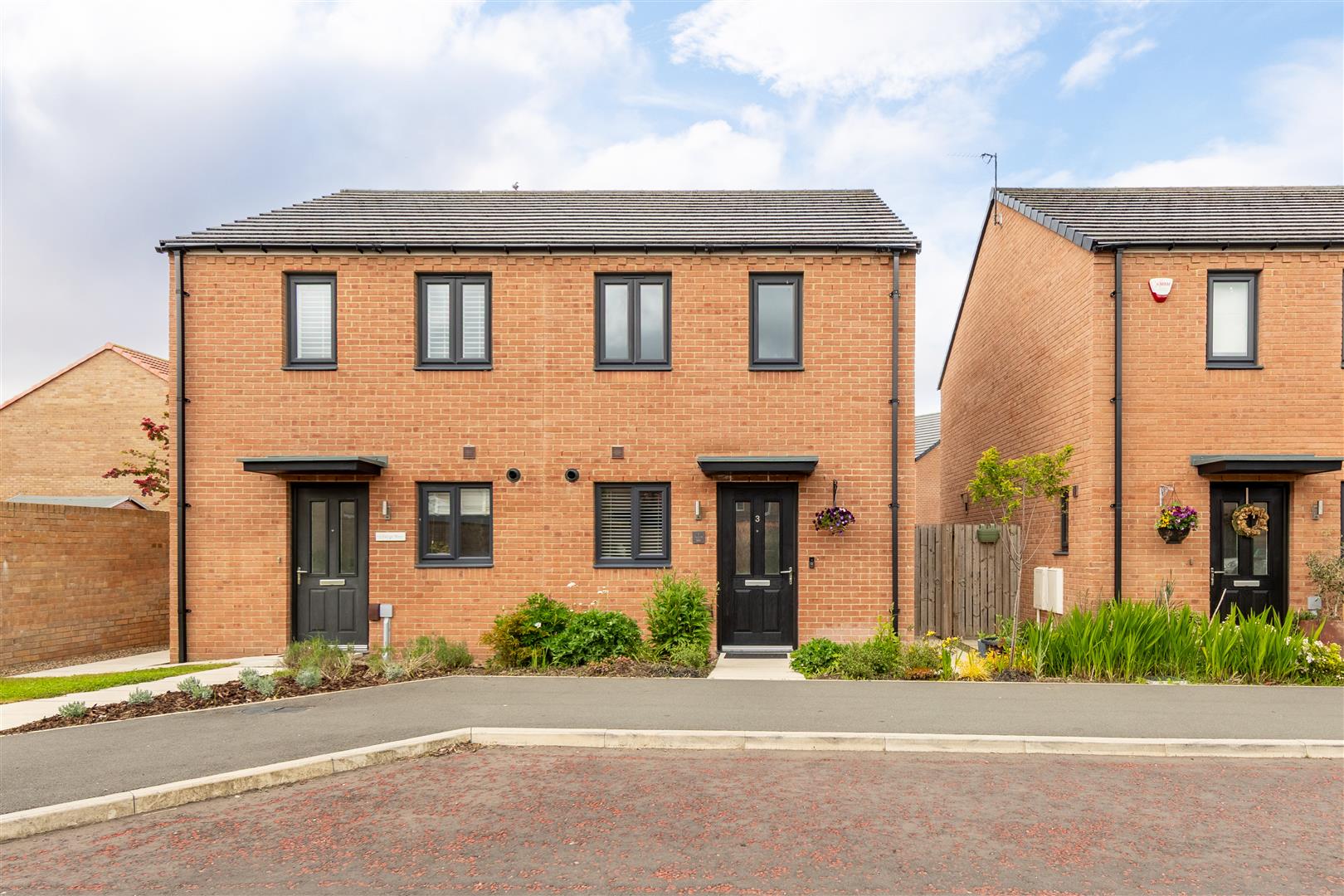 2 bedroom Semi-detached house For Sale