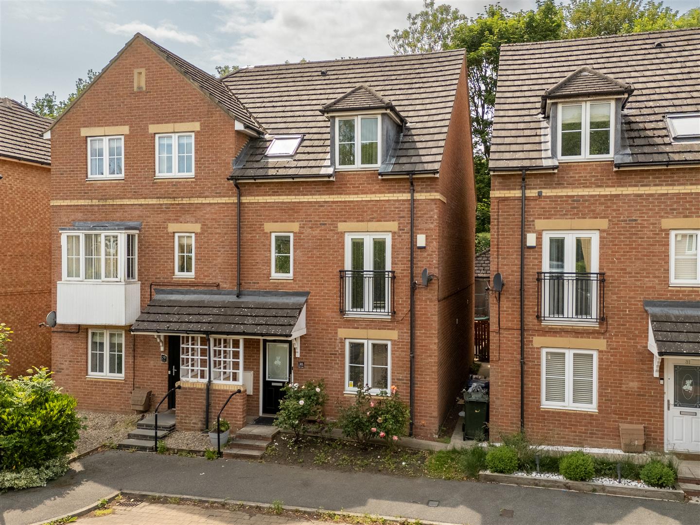 4 bedroom Semi-detached house Under Offer