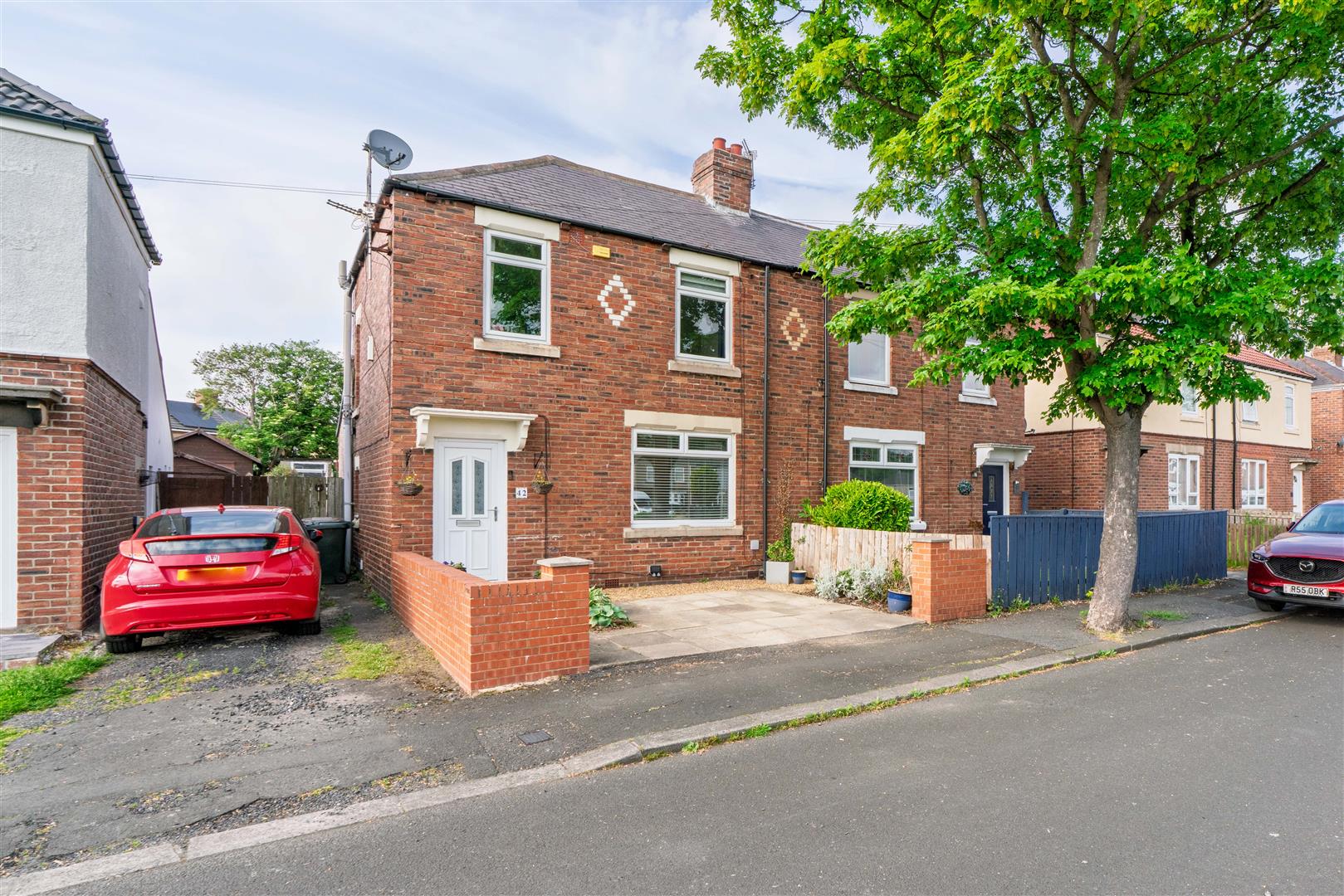 2 bedroom Semi-detached house Sold