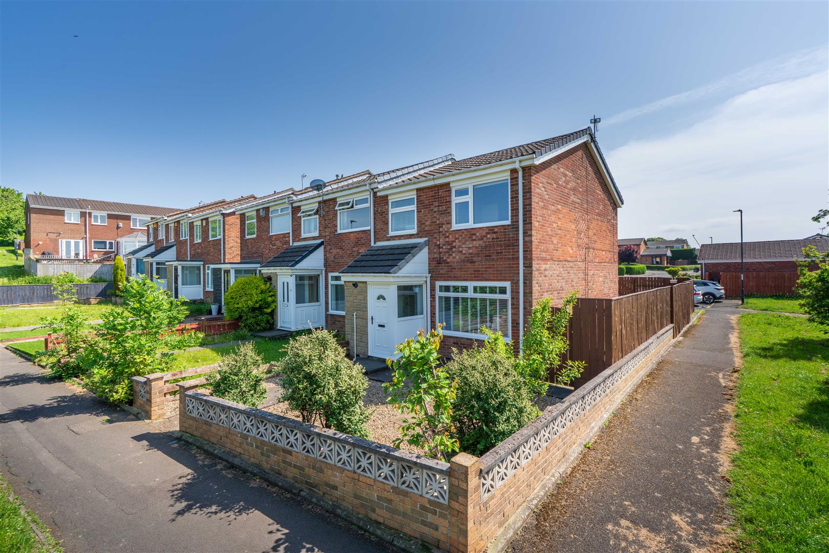 3 bedroom End of terrace house Under Offer