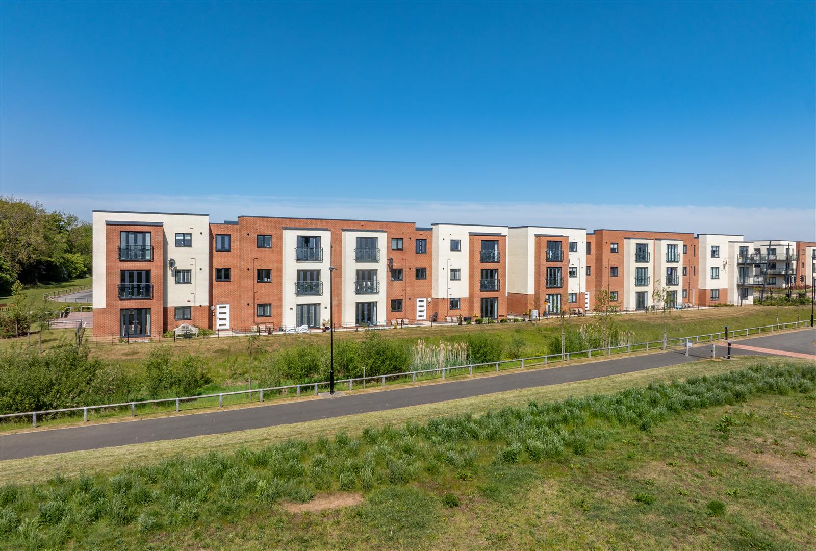 2 bedroom Apartment For Sale