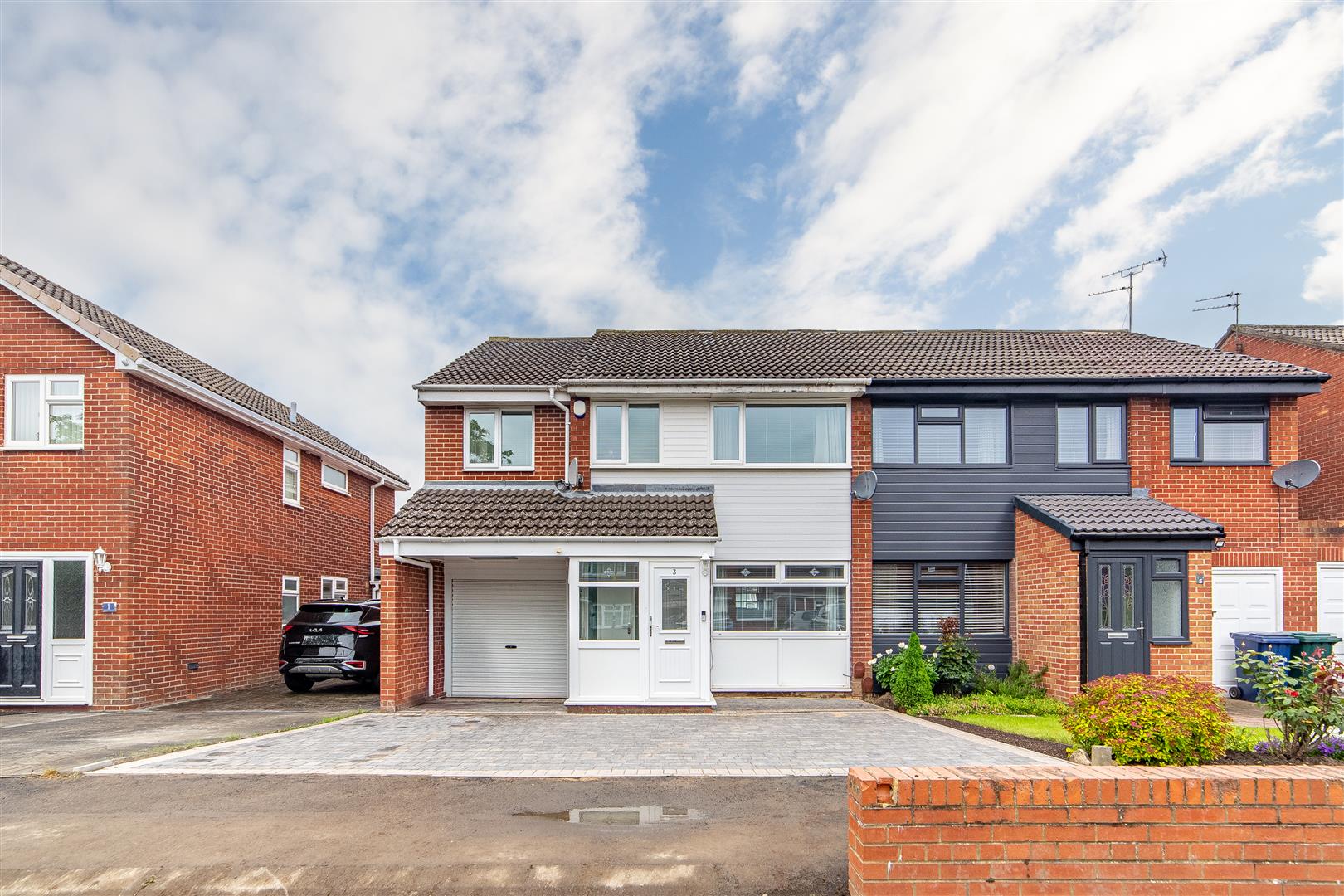 4 bedroom Semi-detached house Under Offer