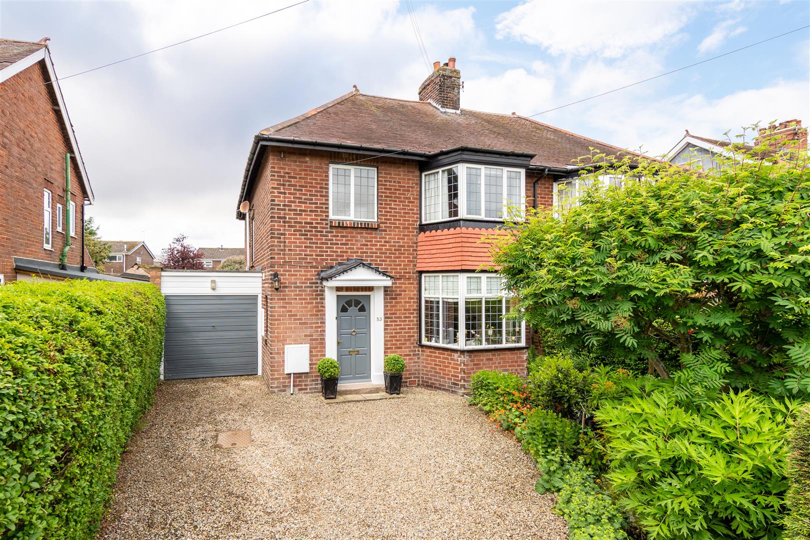 3 bedroom Semi-detached house Under Offer