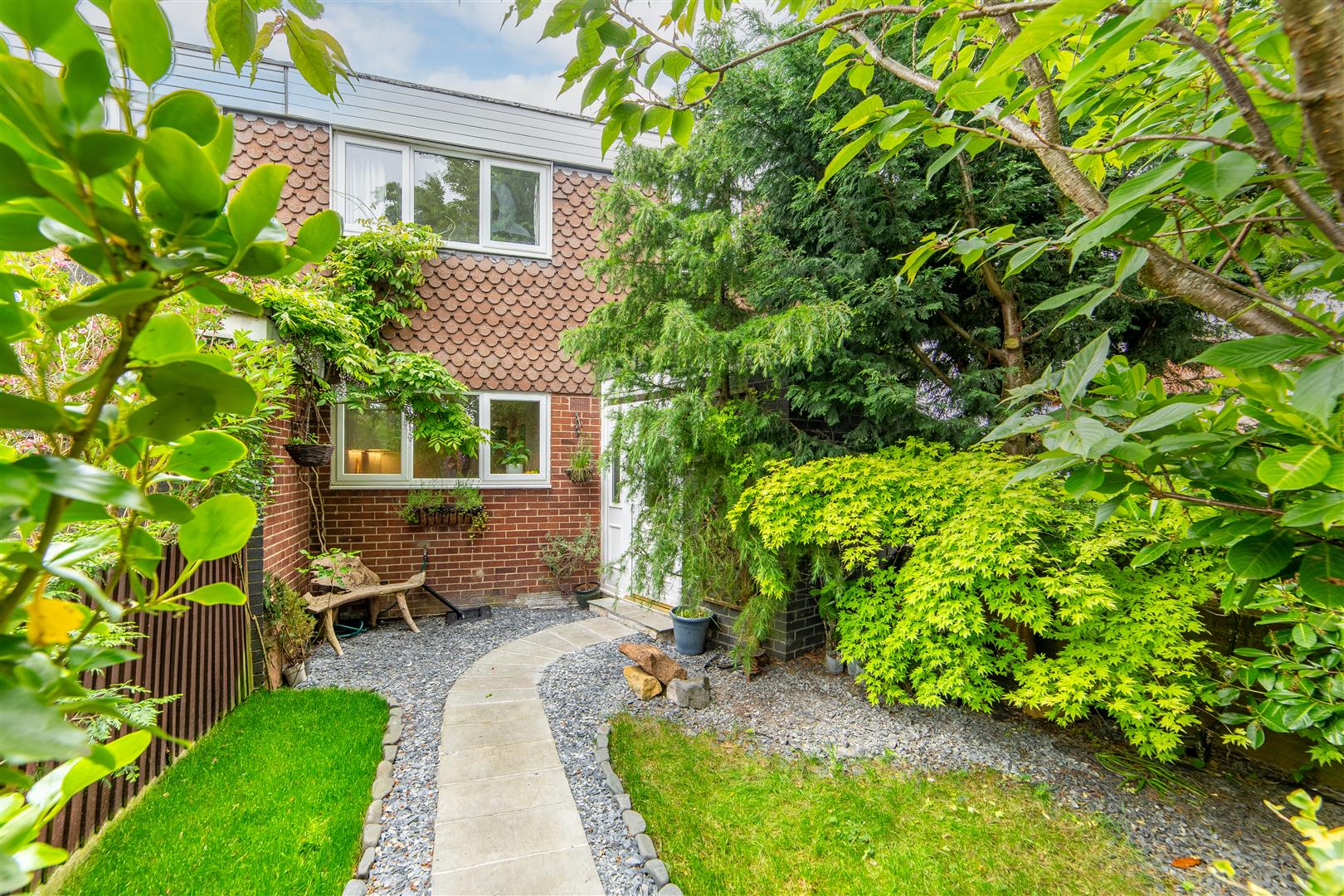 3 bedroom End of terrace house Under Offer
