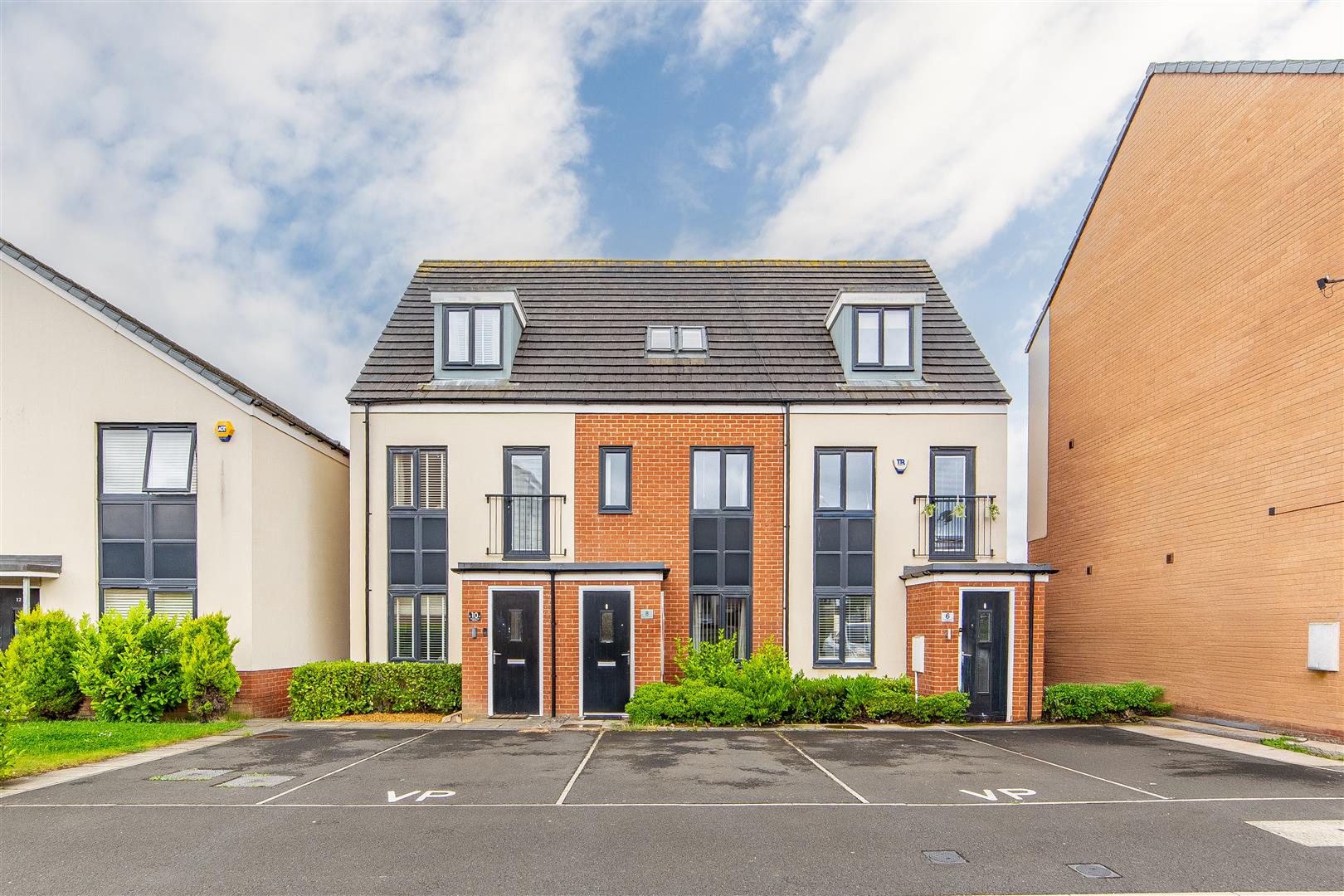 3 bedroom Town house Let