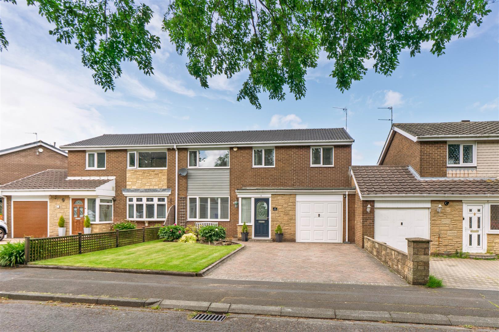 4 bedroom Semi-detached house Under Offer