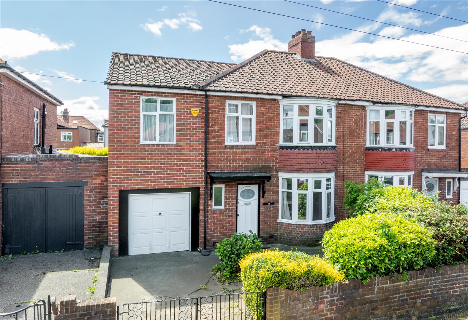 5 bedroom Semi-detached house Under Offer
