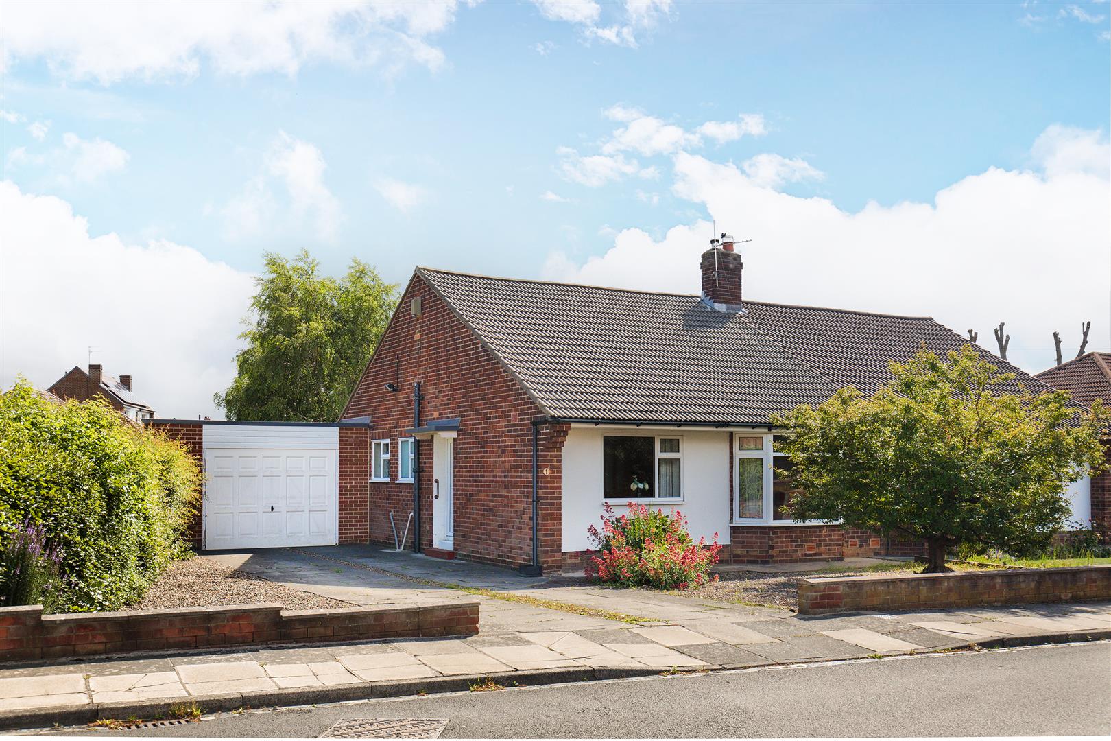 2 bedroom Detached bungalow Under Offer