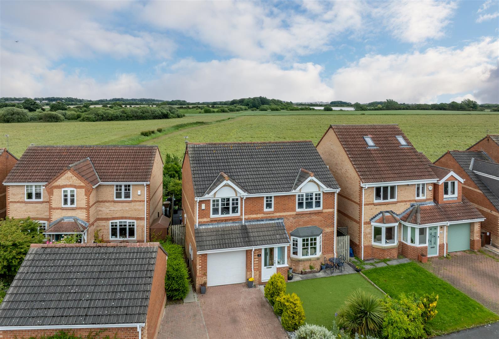 4 bedroom Detached house Under Offer