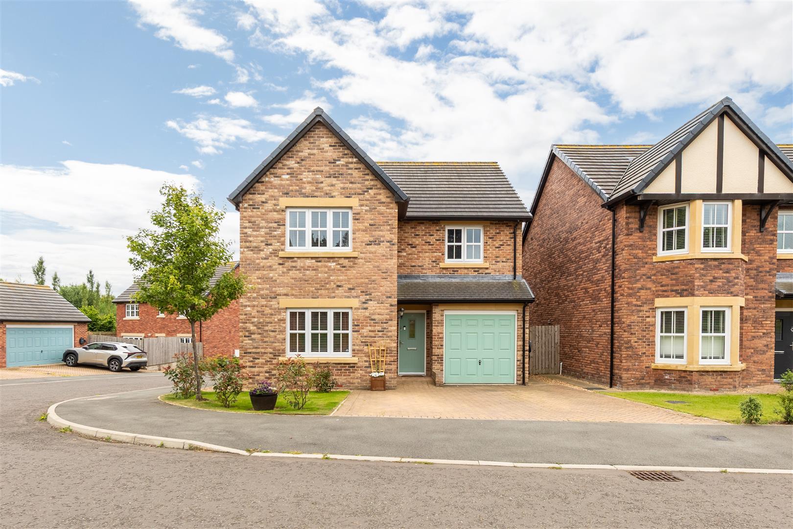 4 bedroom Detached house Under Offer