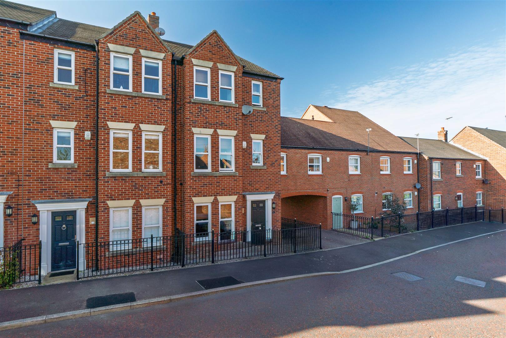 3 bedroom Town house For Sale