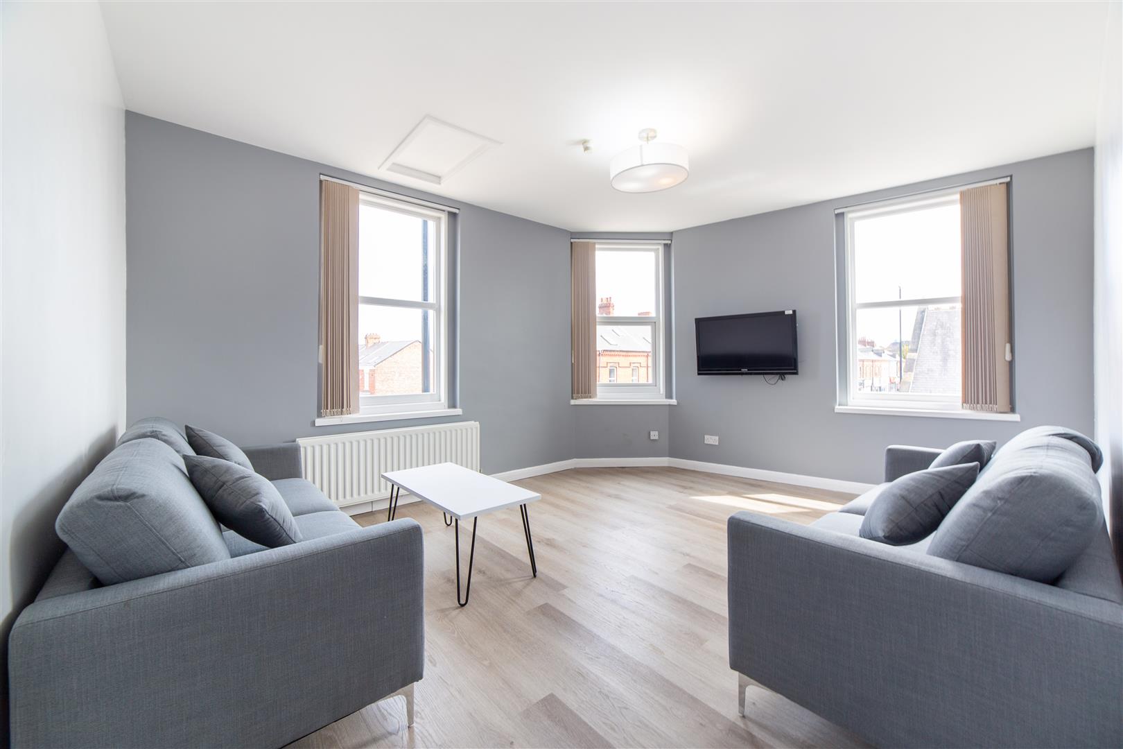 5 bedroom Apartment To Let
