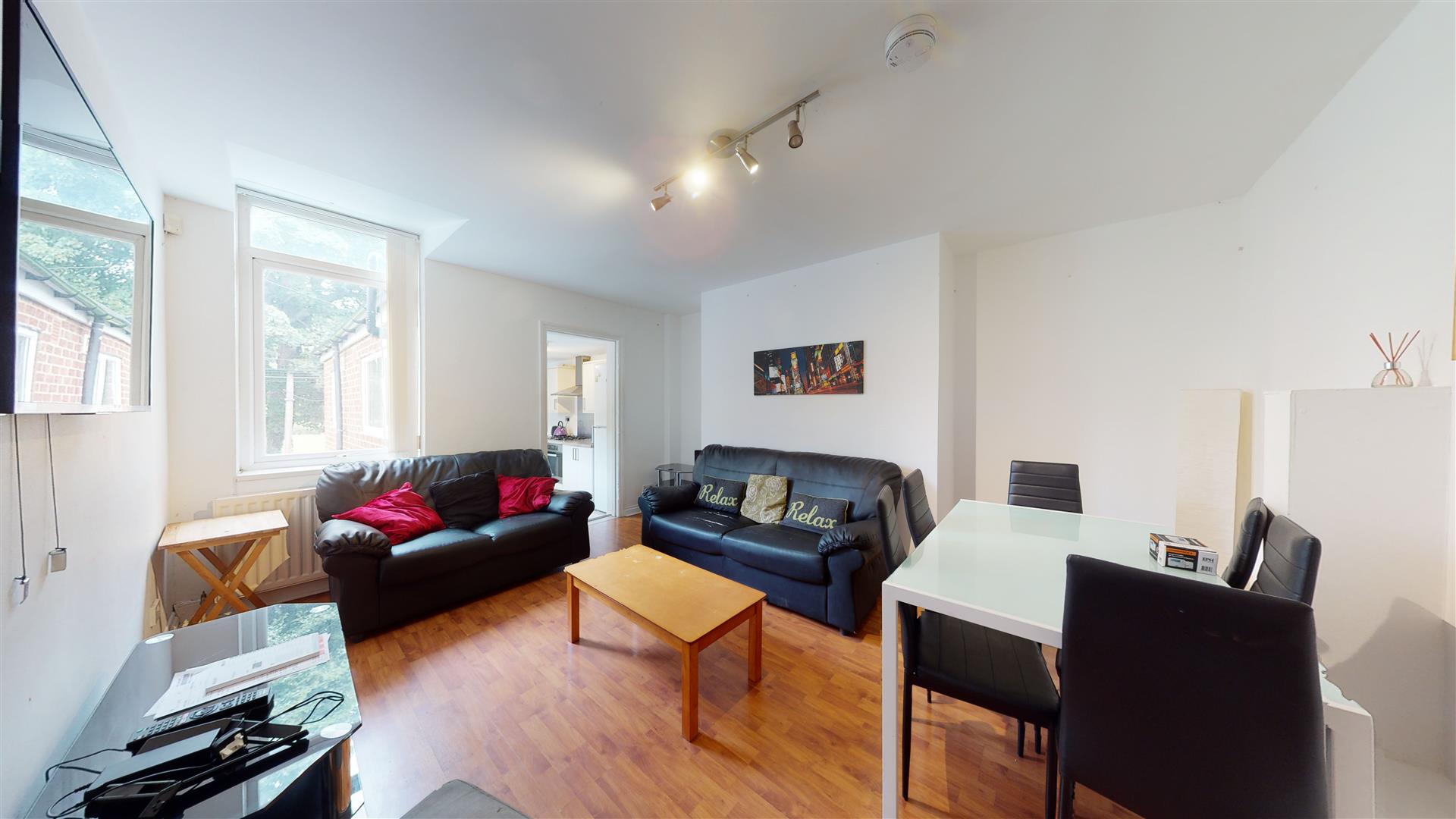 5 bedroom Maisonette To Let