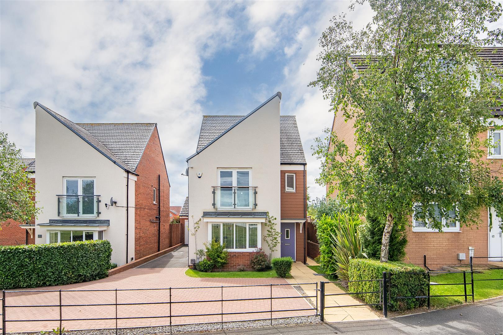 4 bedroom Detached house Under Offer
